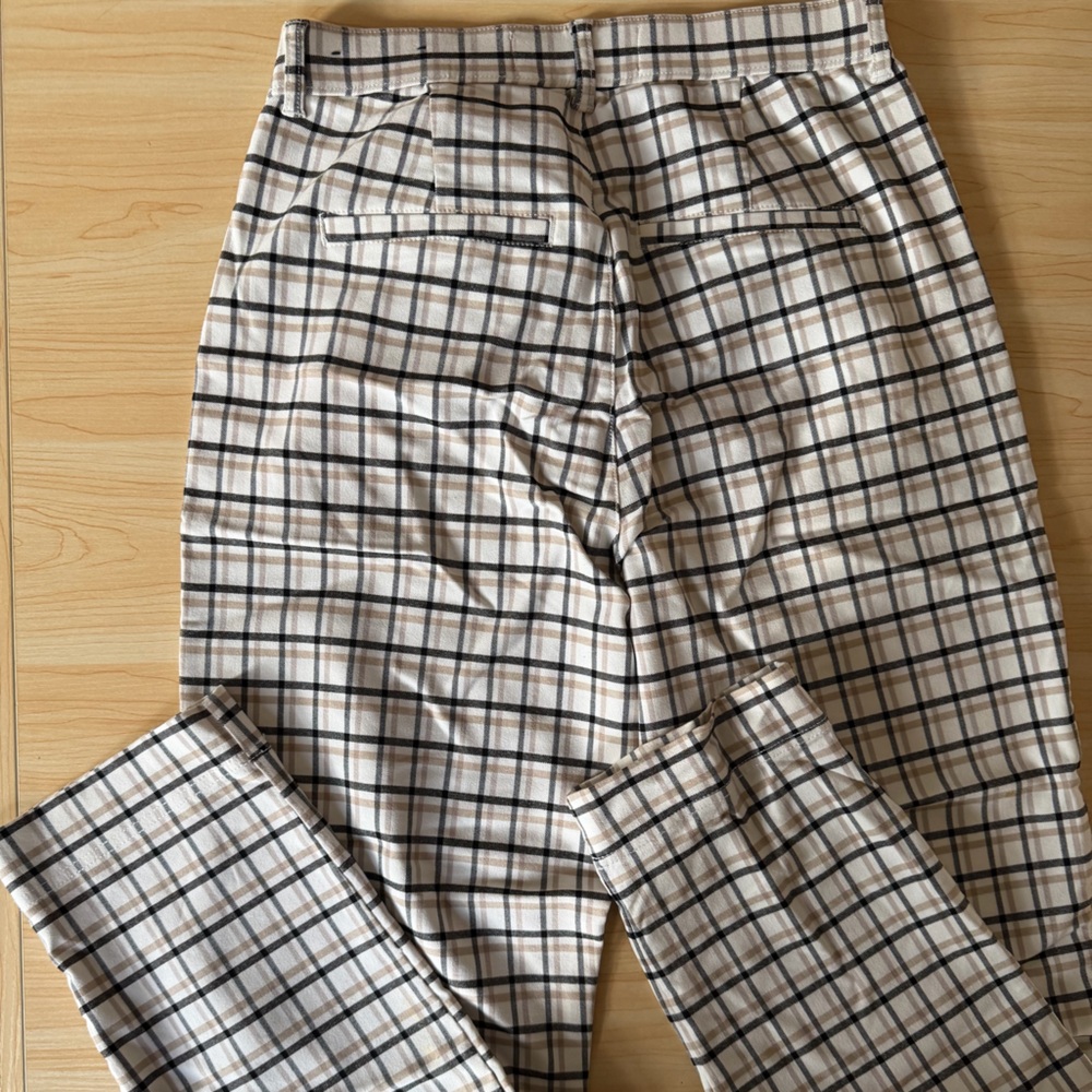 Hollister Women’s Checkered Chinos in Tan and Black